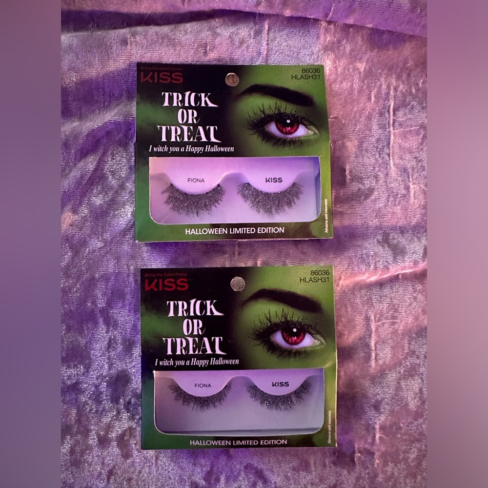 Set of two pairs of sparkle false lashes